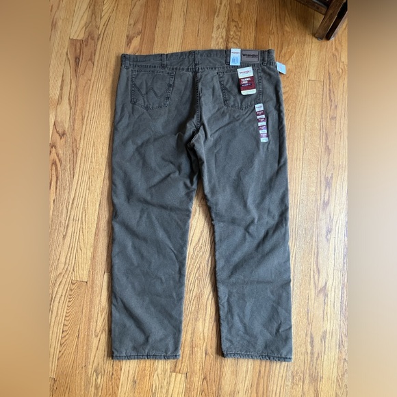 WRANGLER RUGGED WEAR® THERMAL JEAN IN NIGHT BROWN, 48 X 32, relaxed fit - Picture 4 of 6